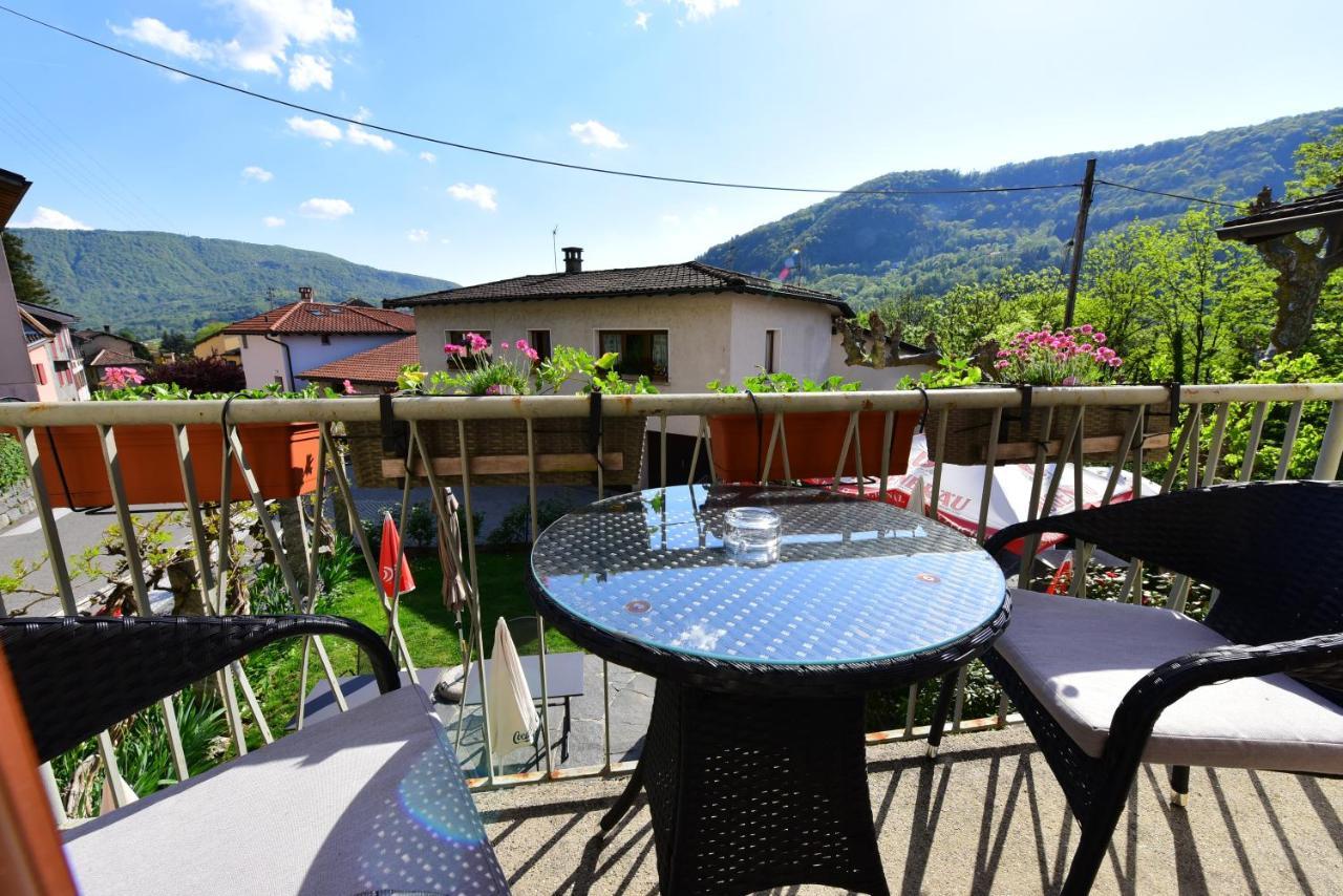 Hotel Pensione Serena Purasca Екстер'єр фото