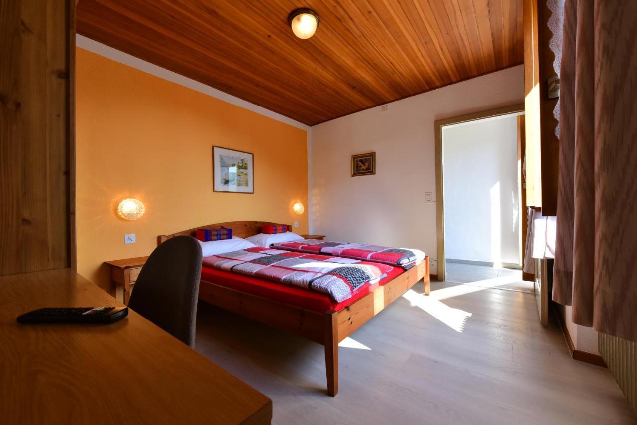 Hotel Pensione Serena Purasca Екстер'єр фото
