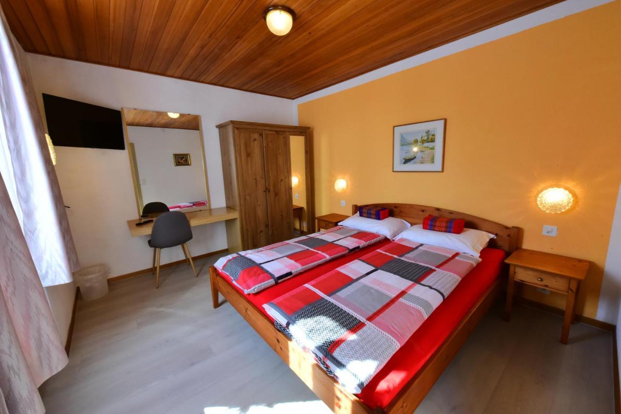 Hotel Pensione Serena Purasca Екстер'єр фото