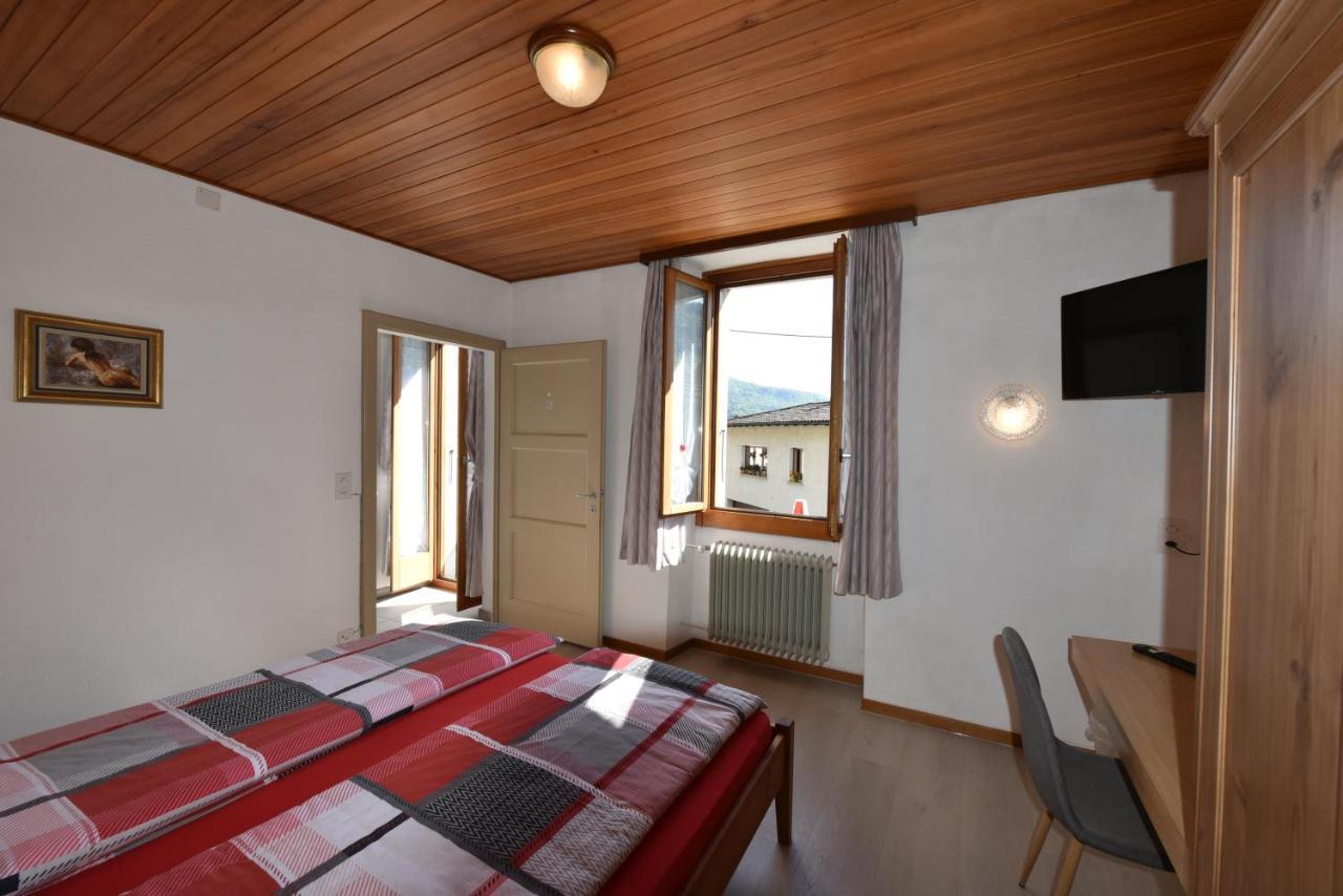 Hotel Pensione Serena Purasca Екстер'єр фото
