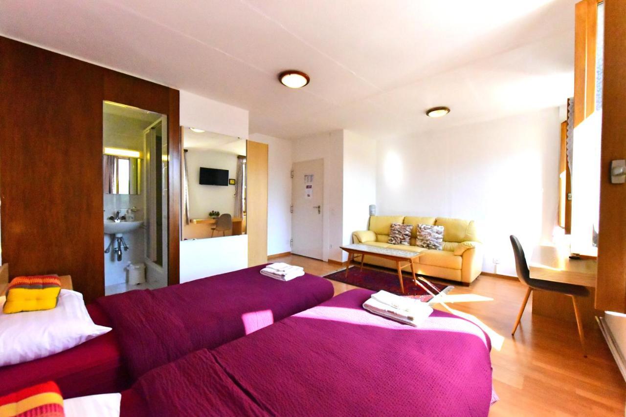 Hotel Pensione Serena Purasca Екстер'єр фото