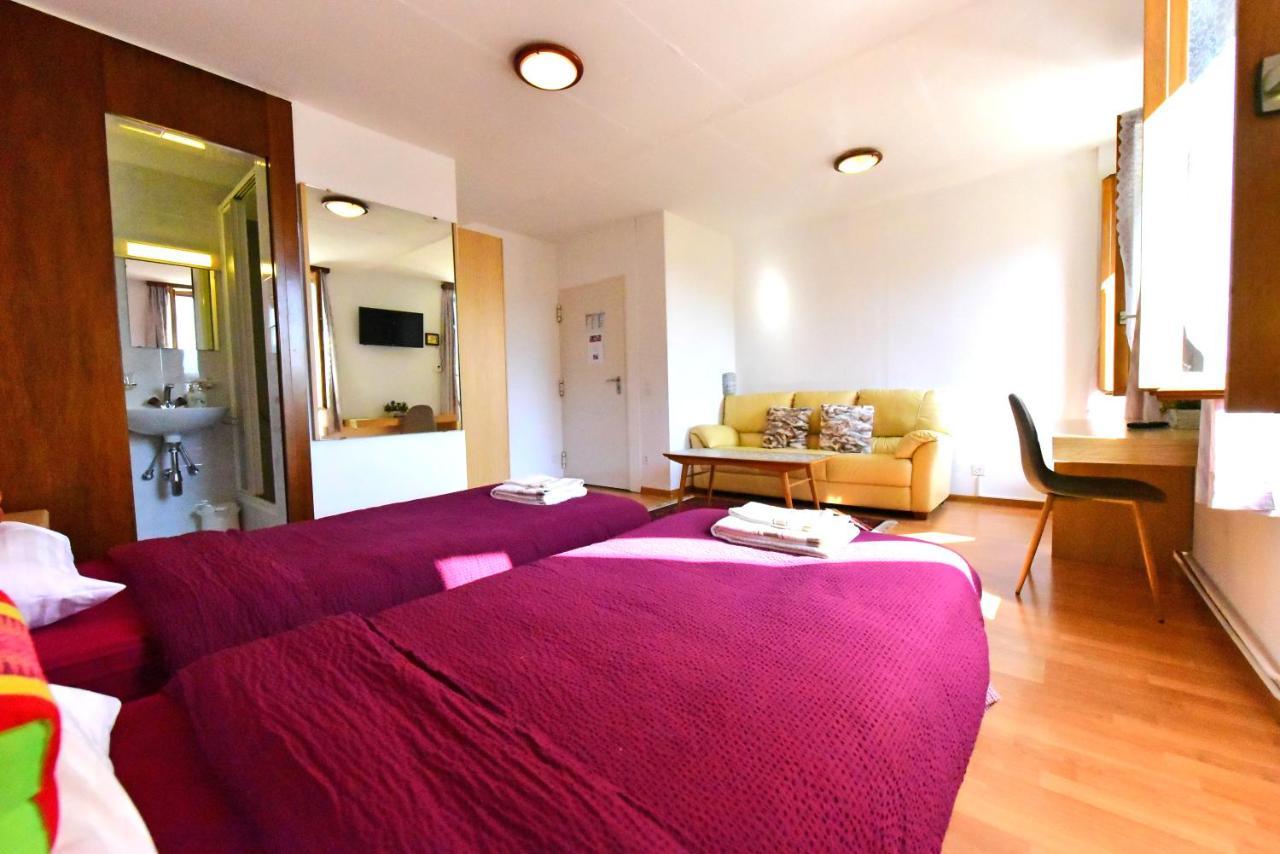 Hotel Pensione Serena Purasca Екстер'єр фото
