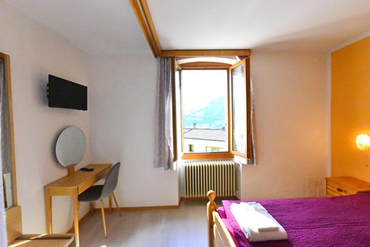 Hotel Pensione Serena Purasca Екстер'єр фото