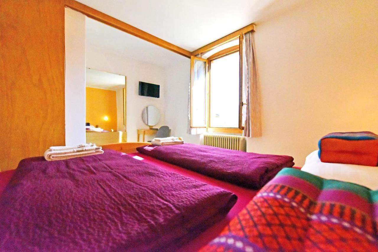 Hotel Pensione Serena Purasca Екстер'єр фото