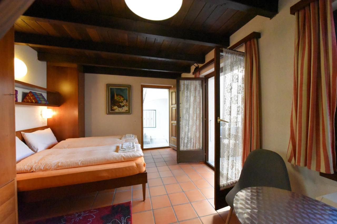 Hotel Pensione Serena Purasca Екстер'єр фото
