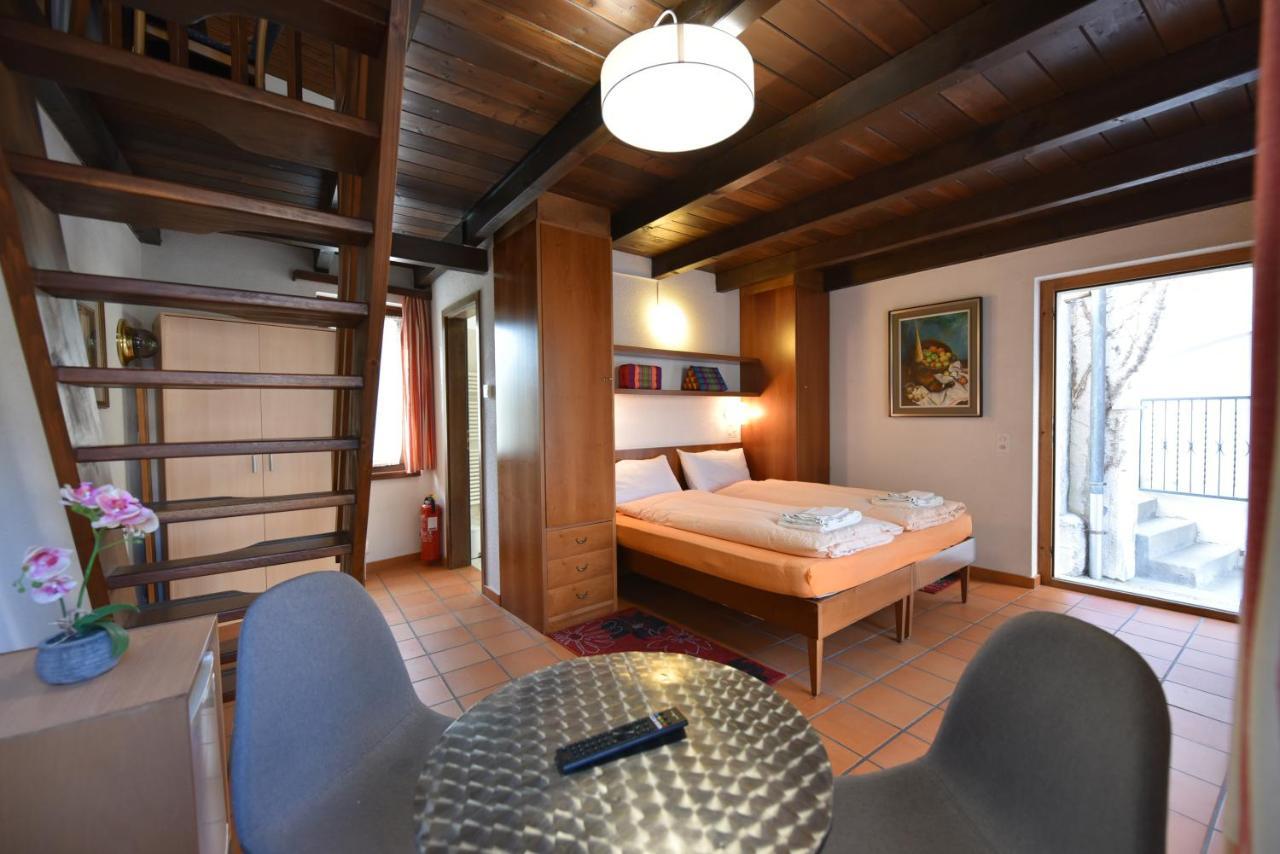 Hotel Pensione Serena Purasca Екстер'єр фото