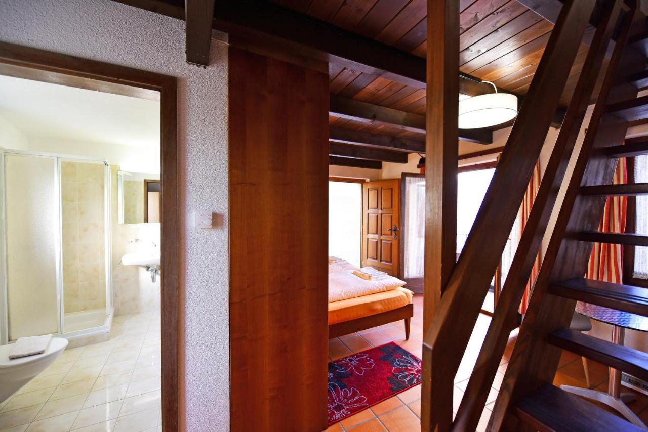 Hotel Pensione Serena Purasca Екстер'єр фото