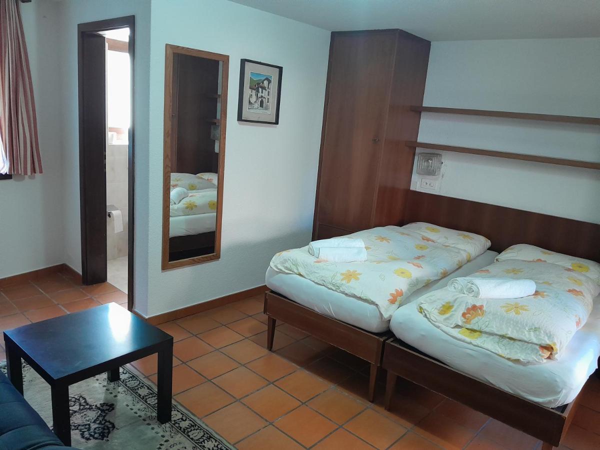 Hotel Pensione Serena Purasca Екстер'єр фото